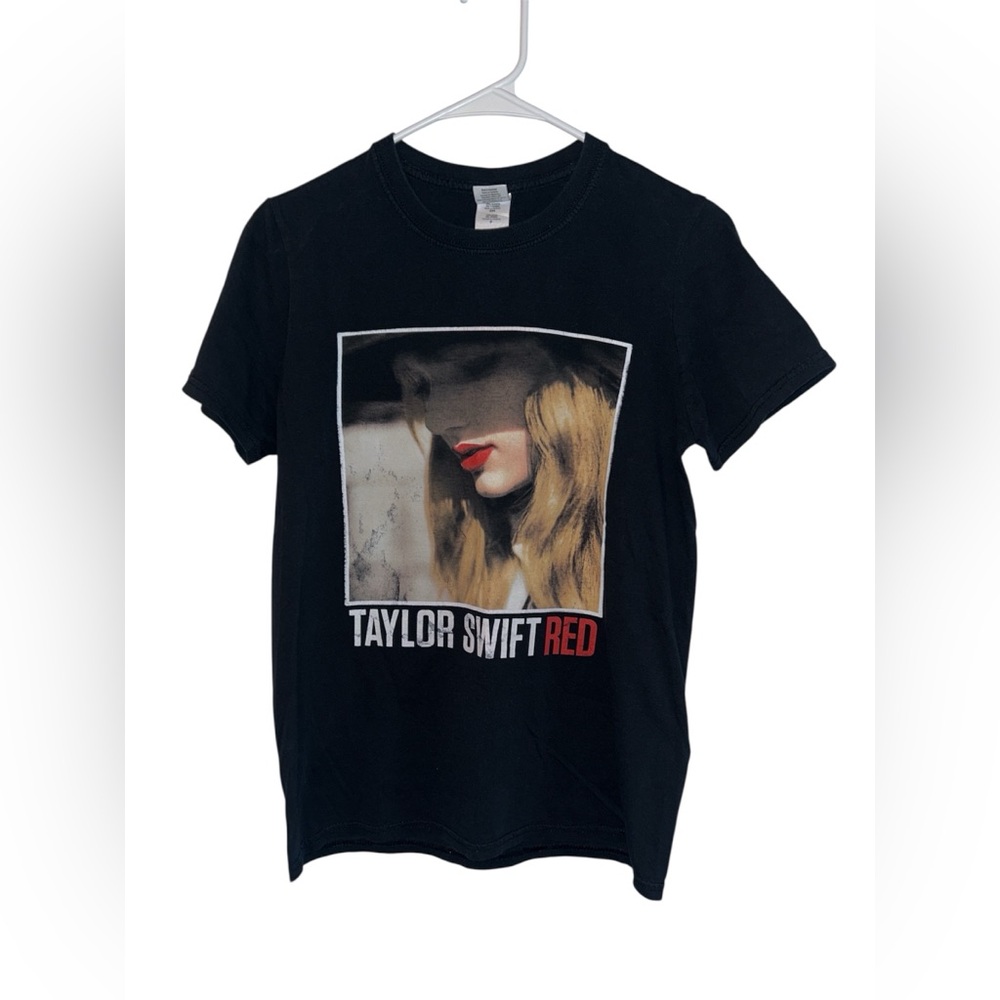 Taylor Swift Red Tour 2013 Graphic T-Shirt Size Small
